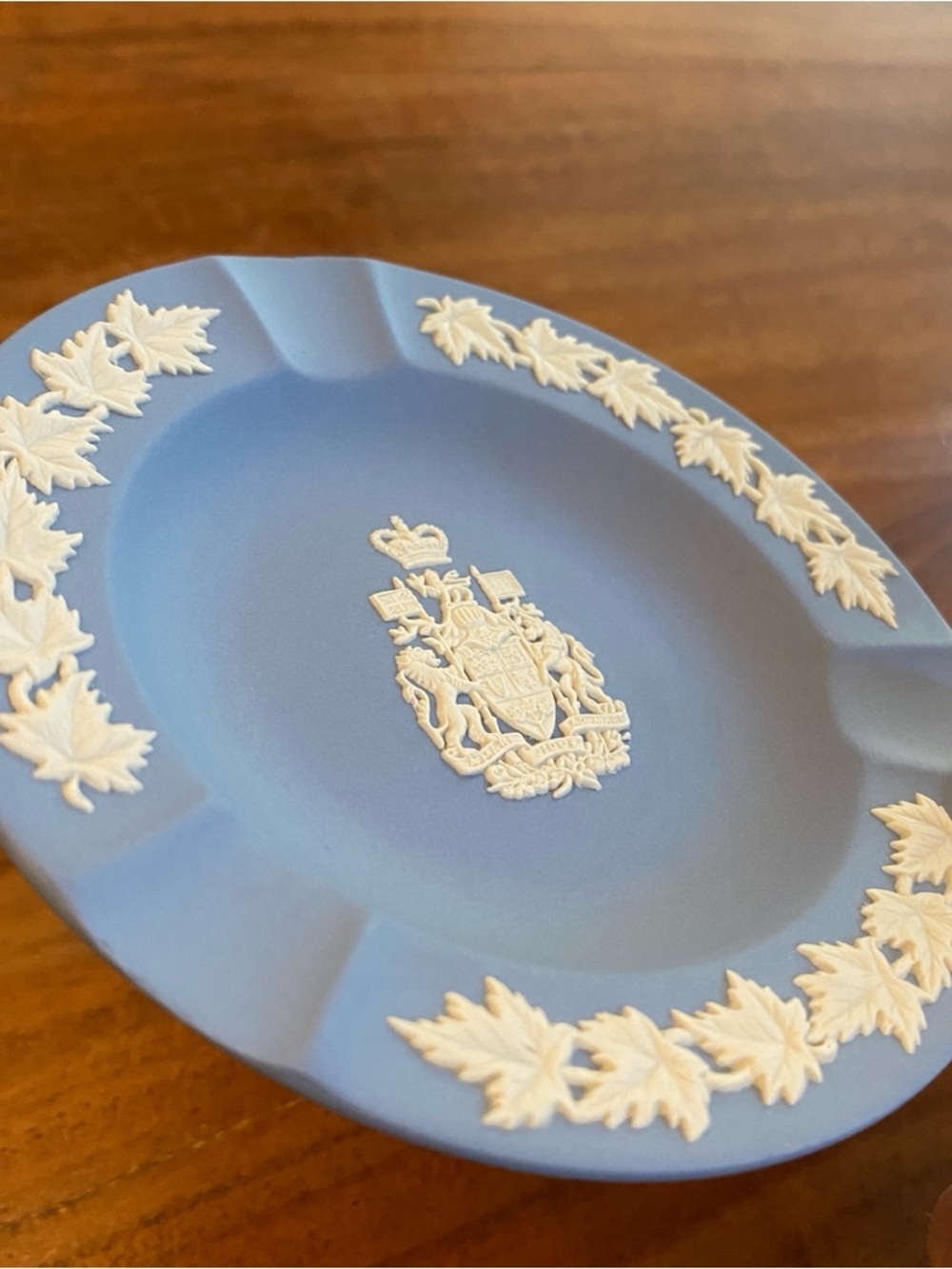 Wedgwood Jasperware Canada Coat of Arms Small Dish - Picture 7 of 11